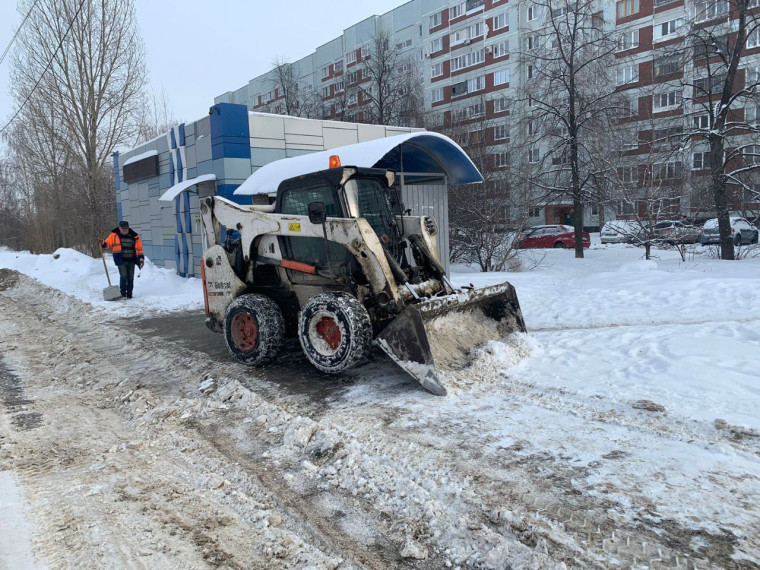 В ночь на 17 февраля улицы Ульяновска очищало 80 единиц техники.