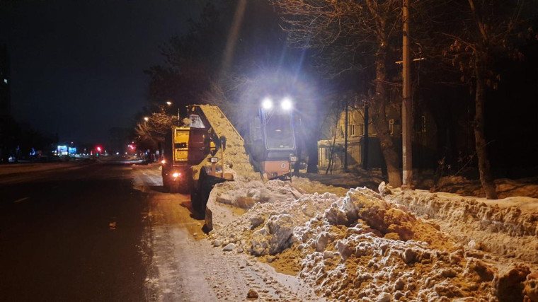 Девять улиц Ульяновска ремонтируют литым и холодным асфальтом.