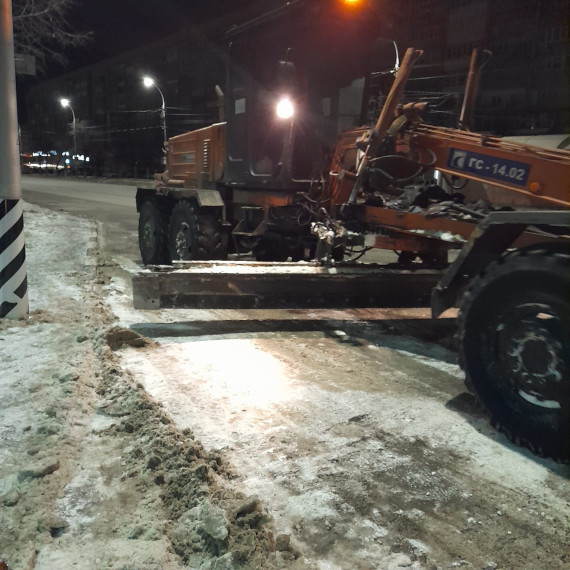 За последние сутки на обработке дорог и тротуаров в Ульяновске использовали 159 тонн пескосоляной смеси и 7 тонн твердого реагента.