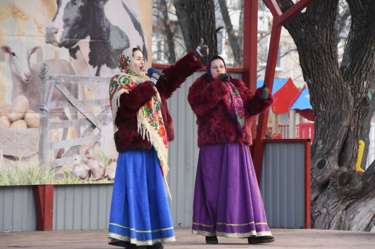 Первая ярмарка 2023 года проходит в Ульяновске на проспекте Гая.