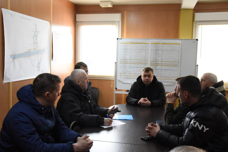 В Ульяновске обсудили ход реконструкции и строительства мостовых переходов через Свиягу.