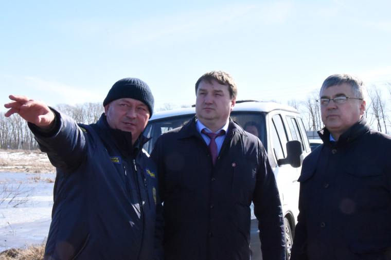 Администрация Ульяновска ликвидирует ледовый затор на Сельди, который может привести к подтоплению Арского.