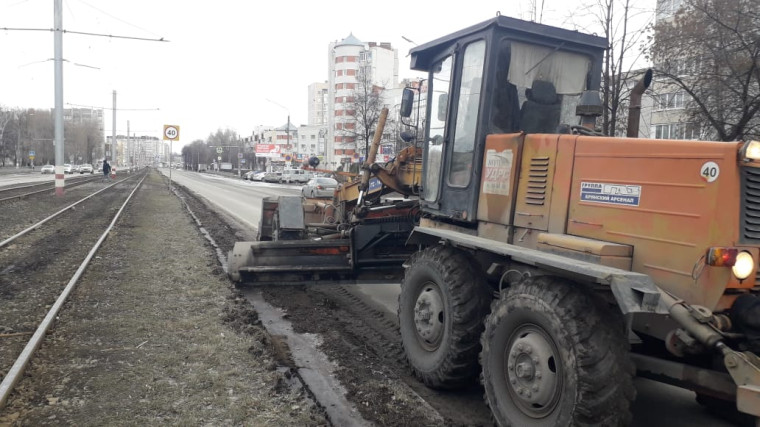 Улицы Ульяновска приводят в порядок после зимы.
