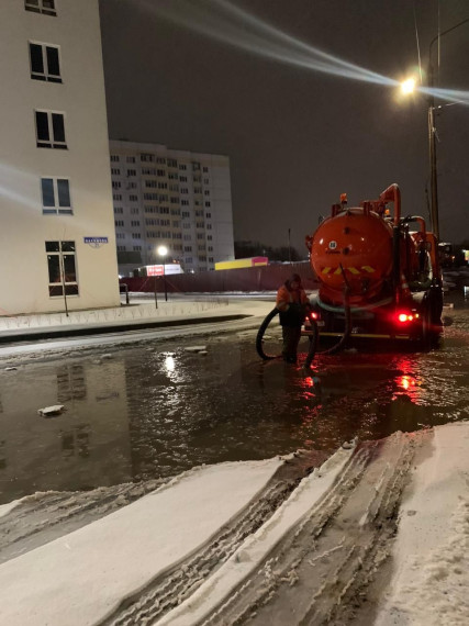 Дорожные службы Ульяновска устраняют последствия снегопада.