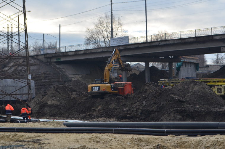 В ходе реконструкции «минаевского» моста готовится монтаж лифтовых шахт.