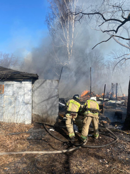Городские спасатели помогли ульяновским пожарным потушить несколько крупных возгораний.