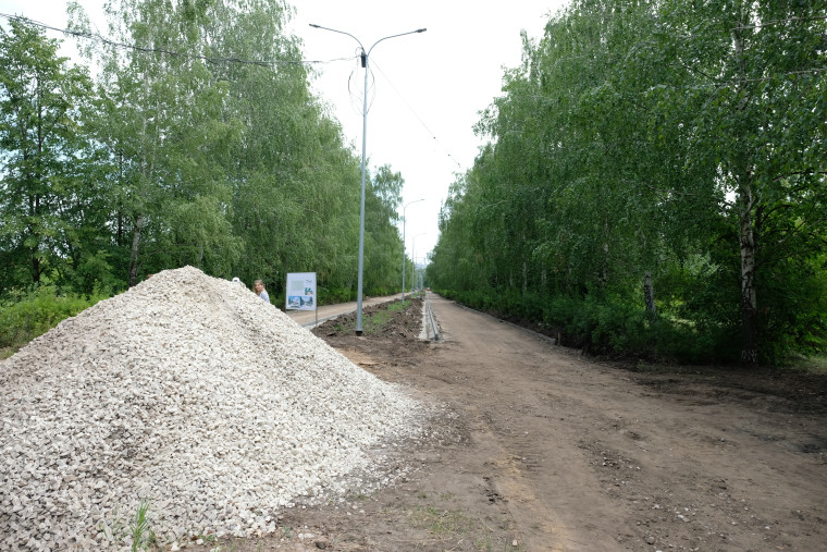 В Заволжском районе ведутся работы по благоустройству сквера Антонова.