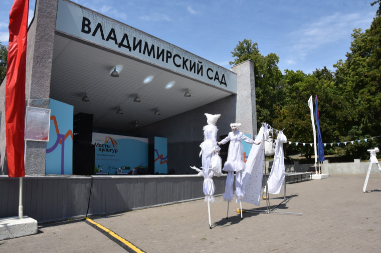 В Ульяновске отмечают 150-летие парка «Владимирский сад».