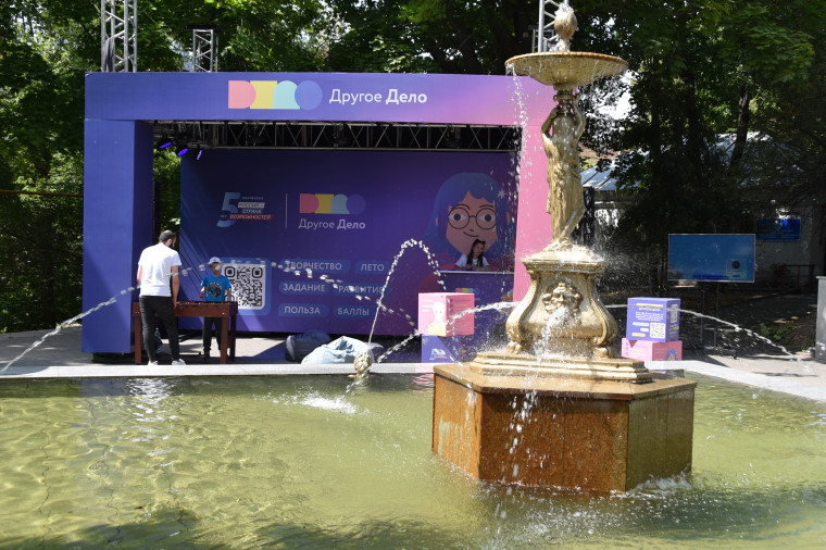 Возле фонтана «Девочка» парка «Владимирский сад» можно выиграть поездку на Байконур.