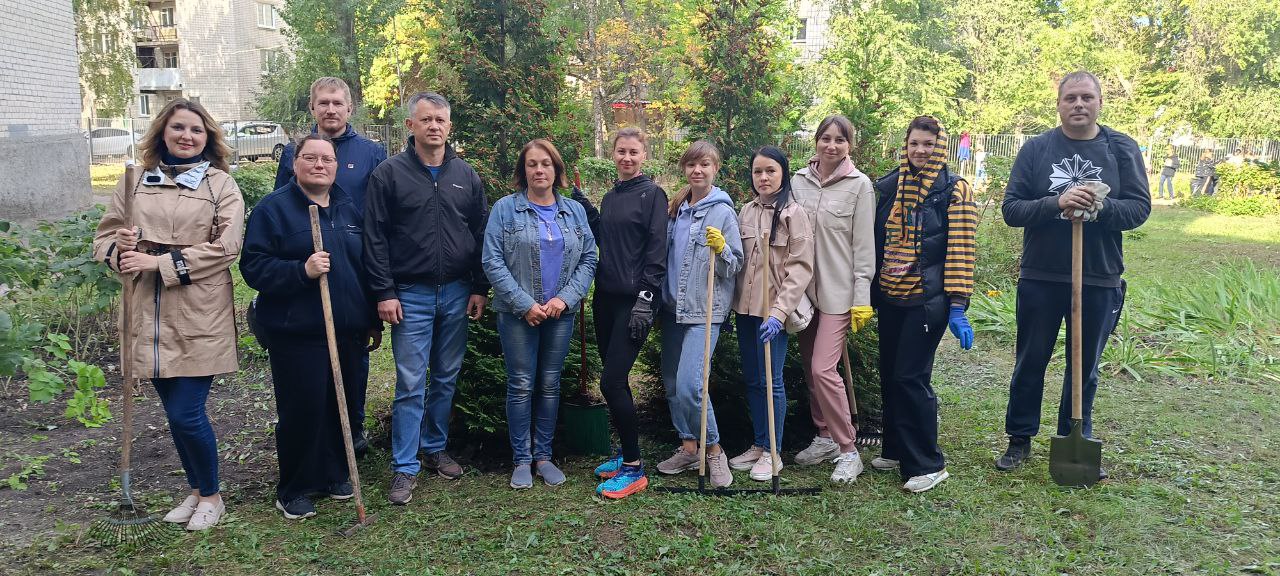 Более трёх с половиной тысяч ульяновцев вышли на городской субботник.