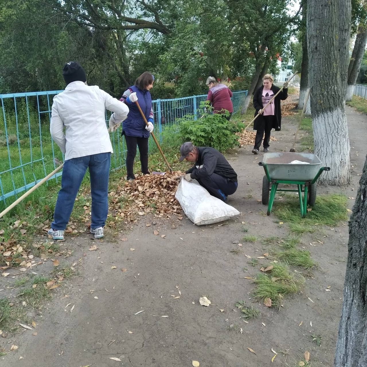 Более трёх с половиной тысяч ульяновцев вышли на городской субботник.