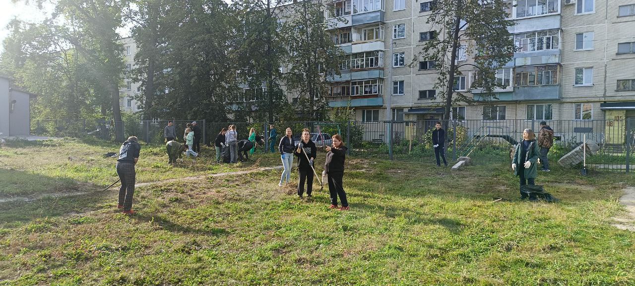 Более трёх с половиной тысяч ульяновцев вышли на городской субботник.